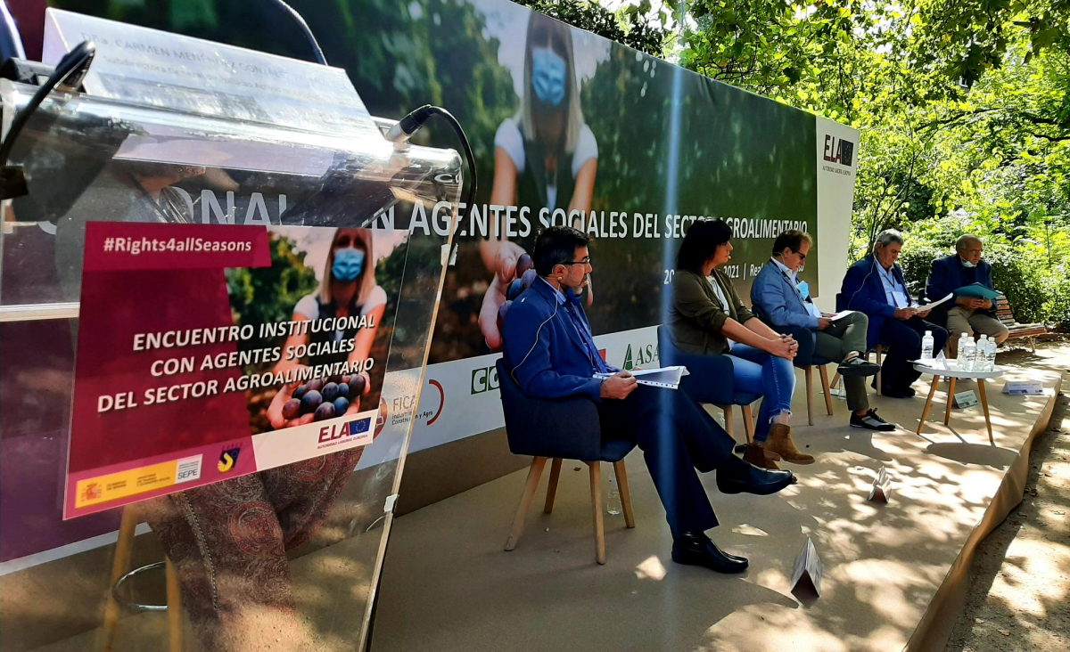 Garbiñe Espejo tomó la palabra en la mesa de los agentes sociales
