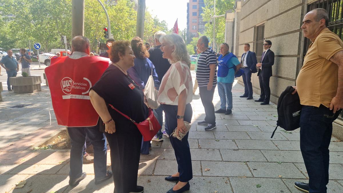 Éxito en la concentración para la subida salarial del Personal Civil del Ministerio de Defensa