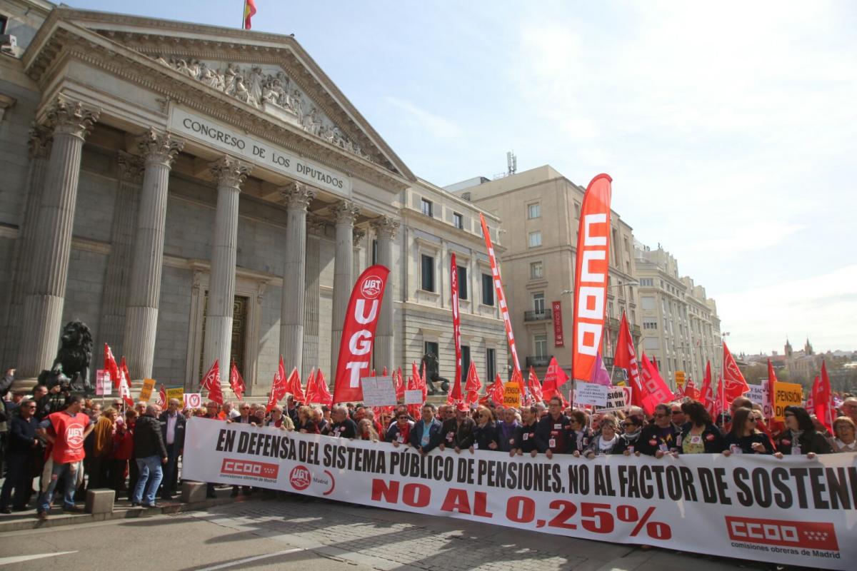 Manifestación a su paso por el Congreso