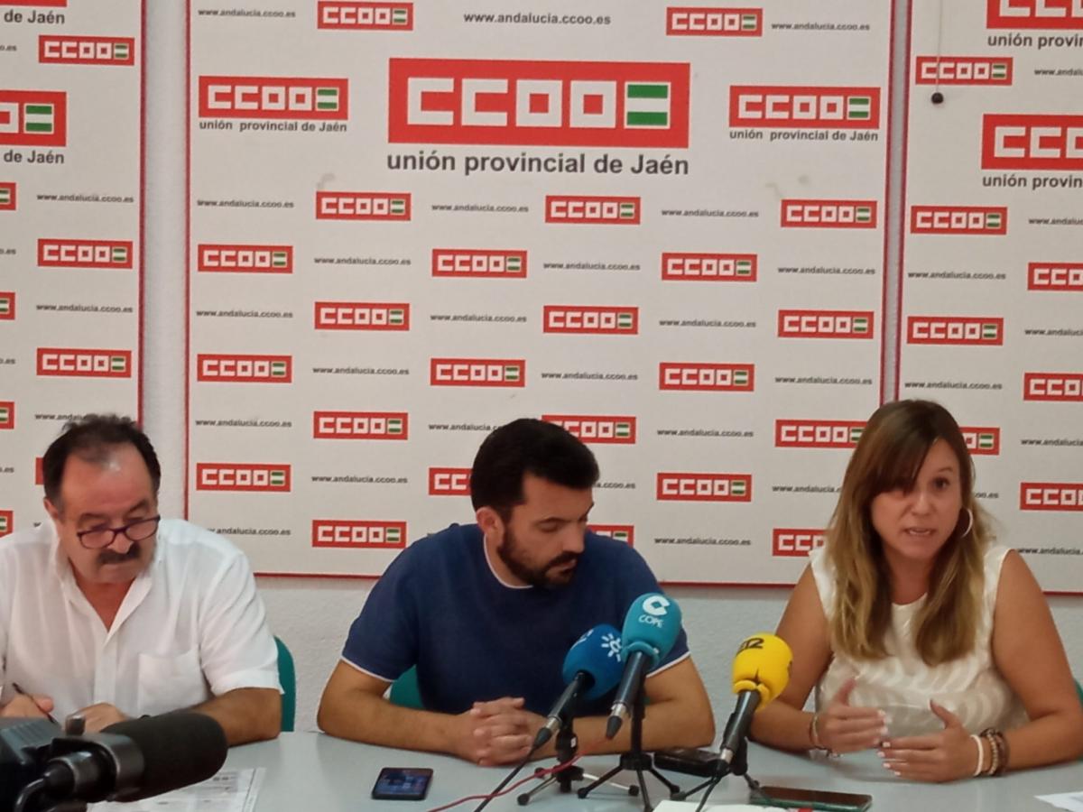 Rueda de prensa de esta mañana donde han estado presentes Pepe Fuentes, Vicente Jiménez, y Lola Valero