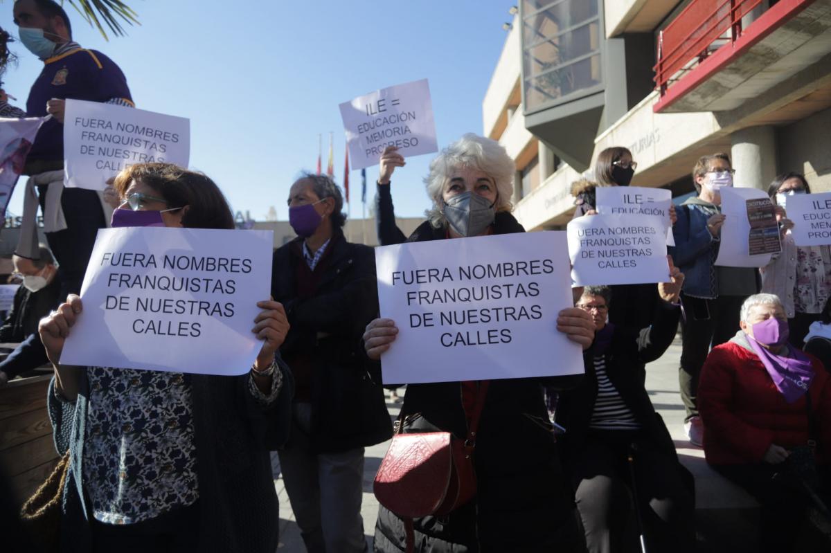 Concentración por el mantenimiento del nombre de la avenida de la Institución Libre de Enseñanza