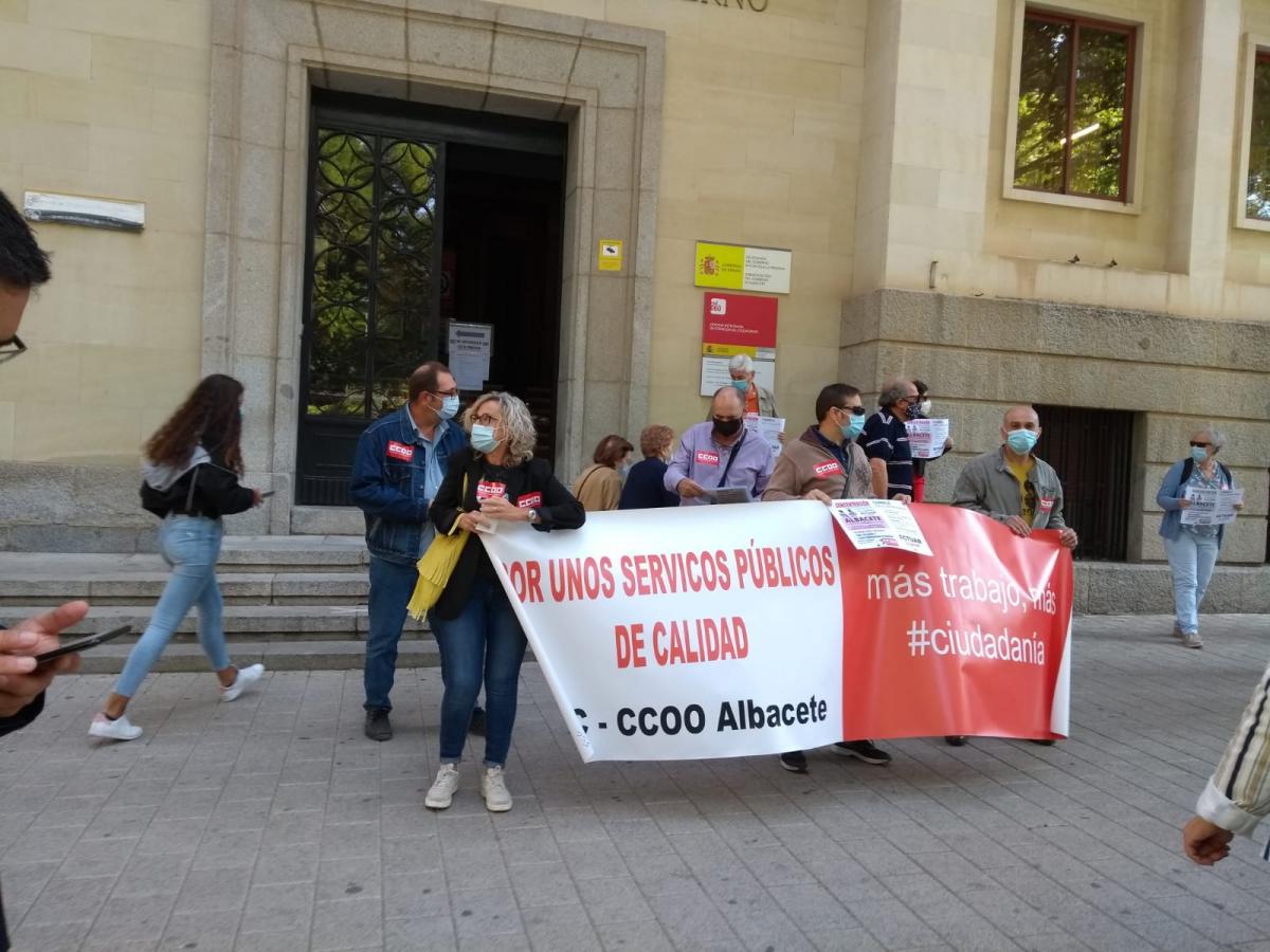 Concentración en Albacete #CumpleSinRecortes