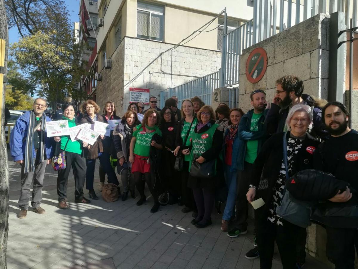 CCOO se concentra ante las Juntas de Personal Docente ante la paralización del Acuerdo Sectorial