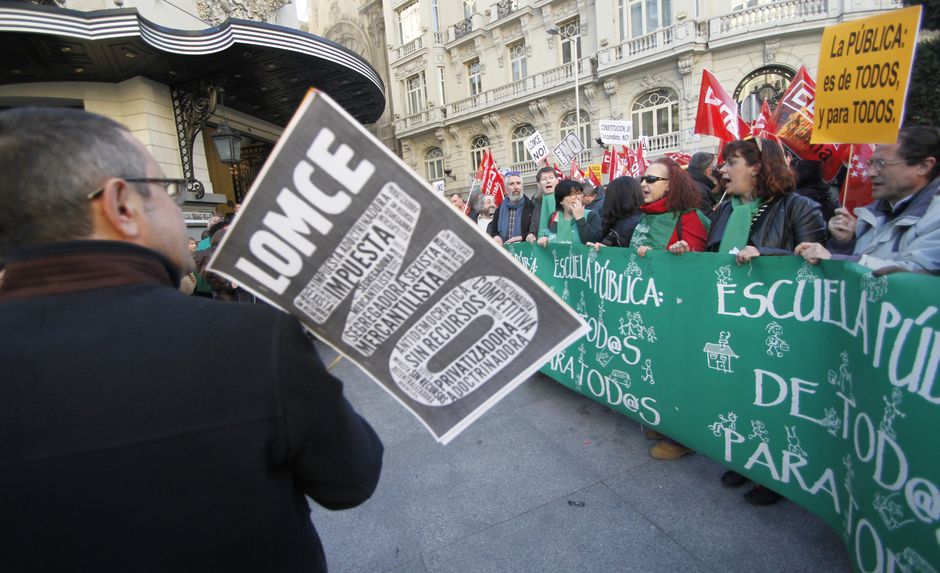 Concentración contra la LOMCE y las reformas educativas