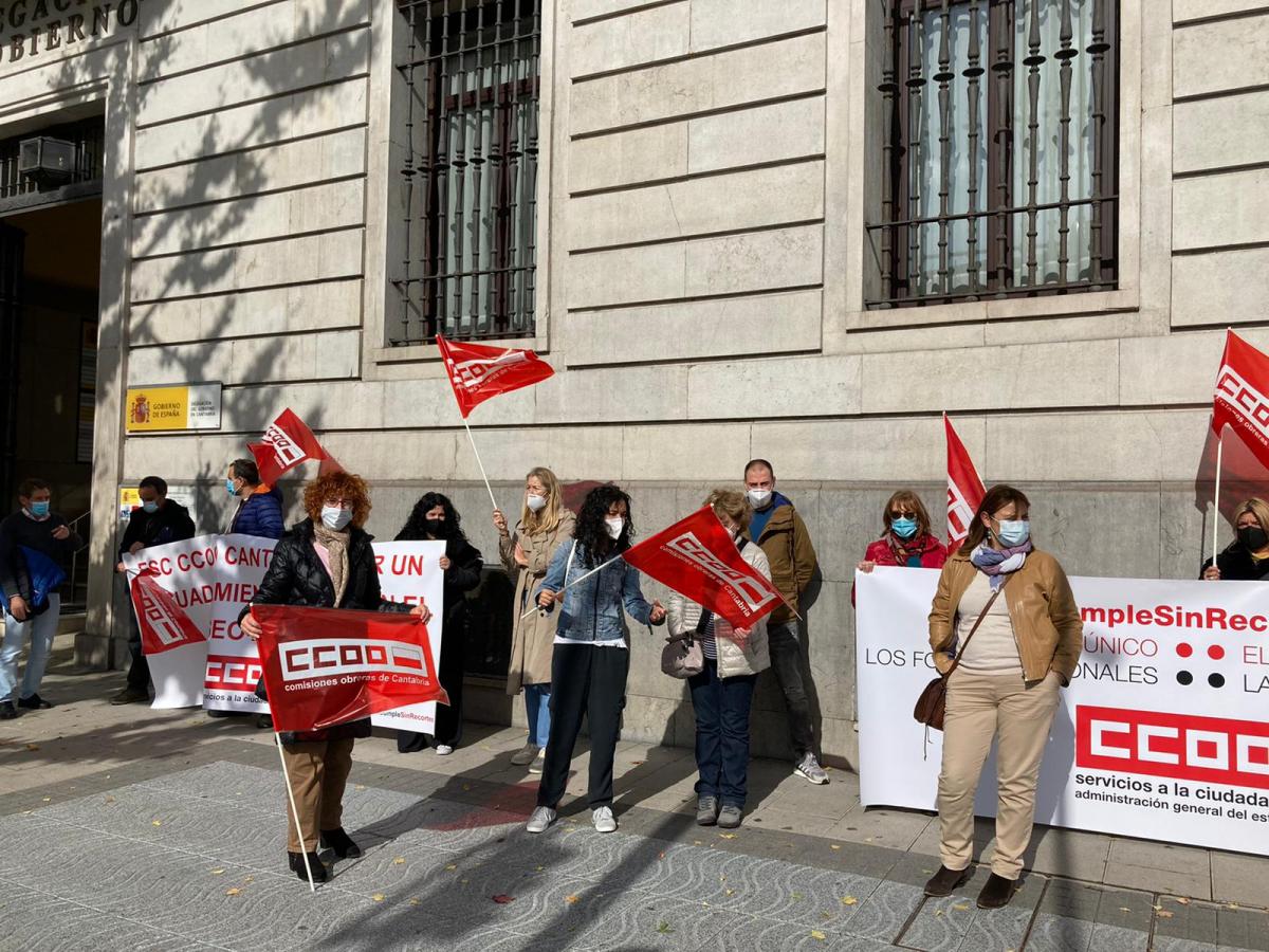 En Santander frente a Delegación de Gobierno de Cantabria #CumpleSinRecortes