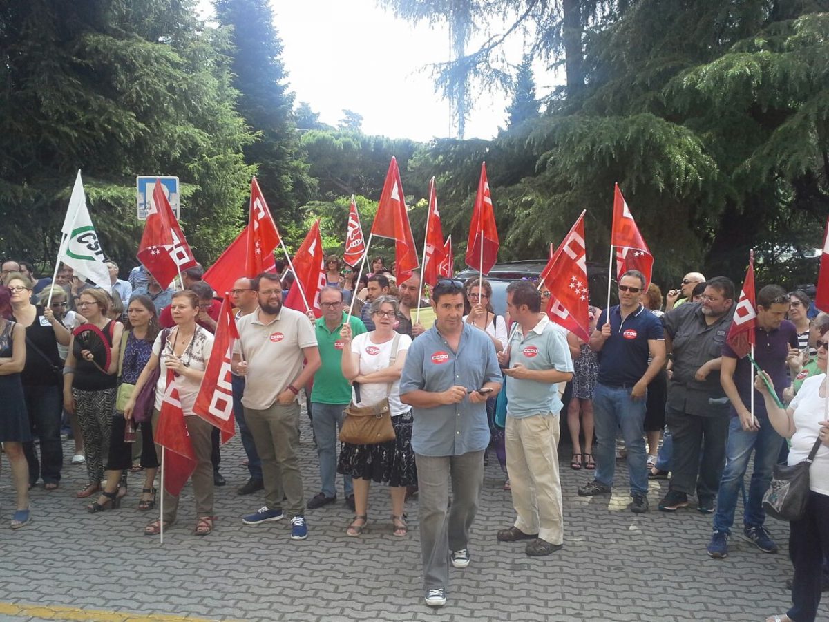 Concentraciones en los Rectorados de las Universidades en defensa del empleo público