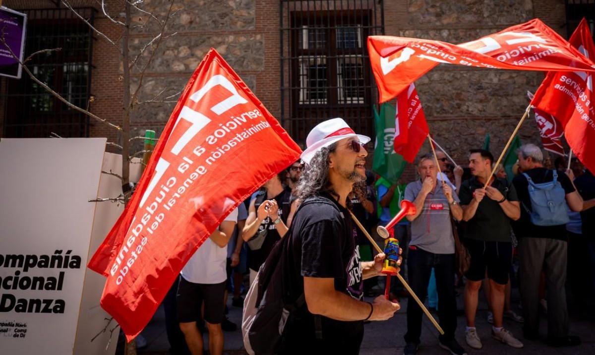 Concentración de trabajadores y trabajadoras del INAEM ante el Ministerio de Cultura en 2025