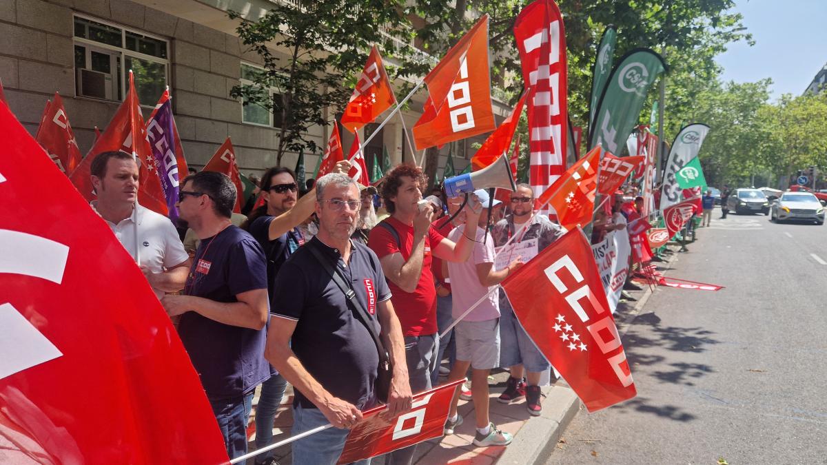 Éxito en la concentración para la subida salarial del Personal Civil del Ministerio de Defensa