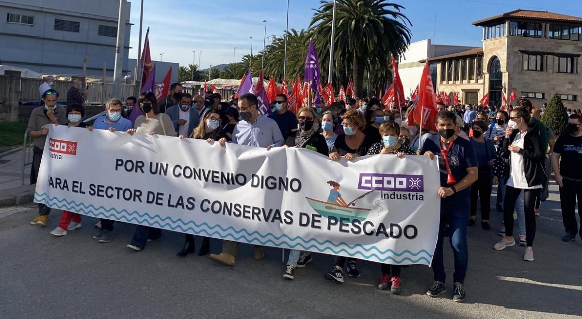 La movilización recorrió las calles de Santoña