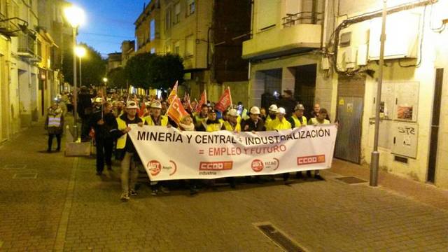 Marcha nocturna en Andorra por el furuo del carbón