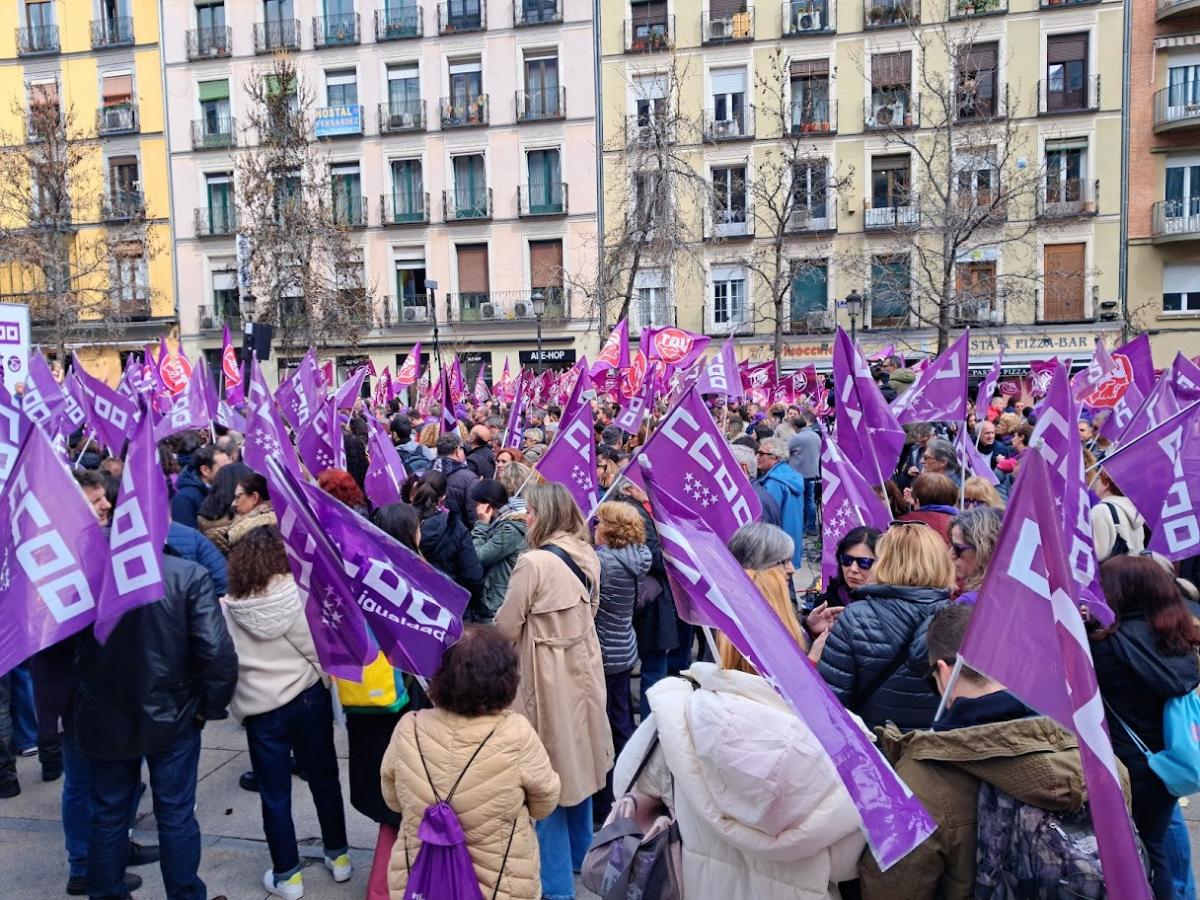 Concentración 8M en la Plaza del museo Reina Sofía de Madrid