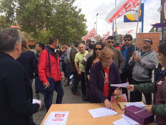 Los grupos parlamentarios firman en las Cortes un manifiesto por el manteminiento de Lauki