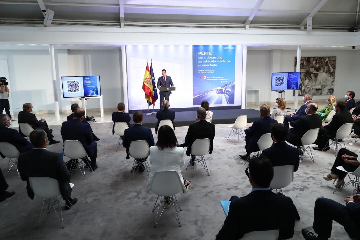 Presentación en La Moncloa del PERTE del coche eléctrico