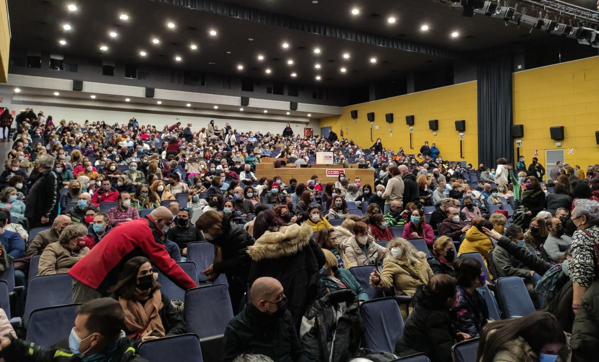 Asamblea de delegados y delegadas de CCOO Madrid en un Auditorio Marcelino Camacho a rebosar.