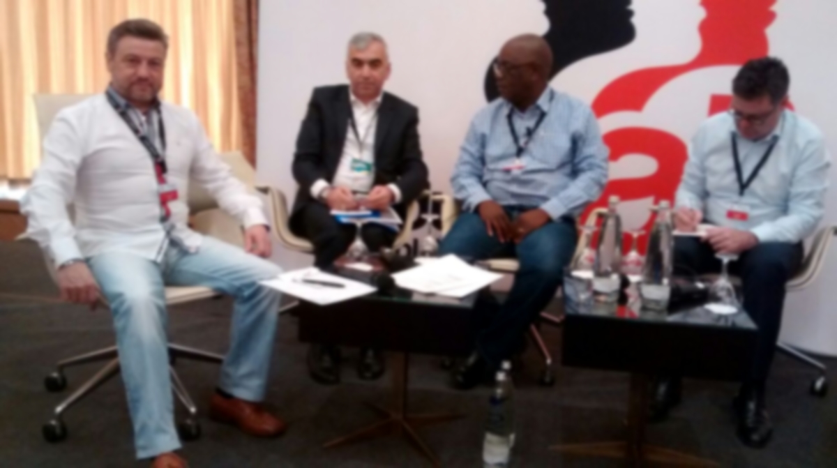 A la izquierda, José Luis Villares, responsable de Industrias Extractivas de CCOO de Industria