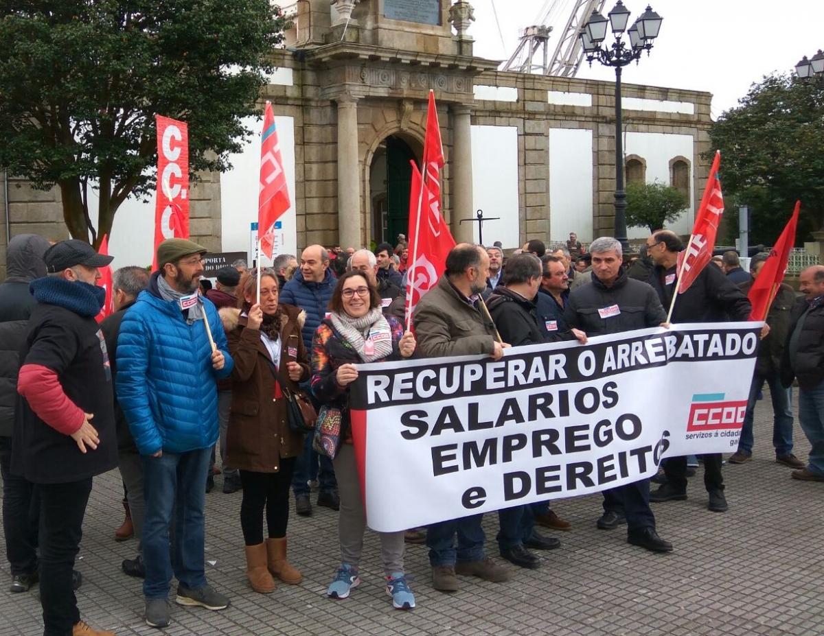 Concentración de CCOO en la Puerta del dique del Arsenal de Ferrol