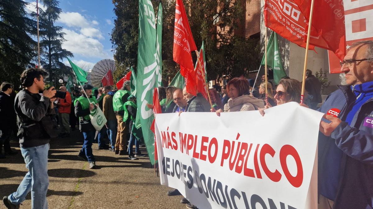 CCOO, UGT y CSIF nos concentramos ante la sede de AEMET en Madrid