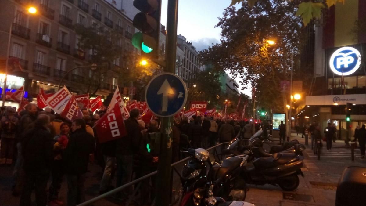 Aspecto de la Manifestación a su paso por la calle Génova