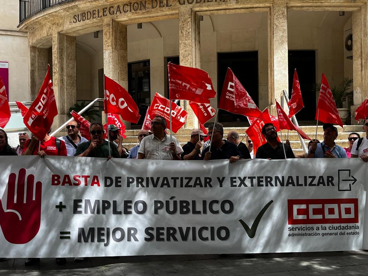 CCOO se concentra frente a la subdelegacin del Gobierno en Ciudad Real