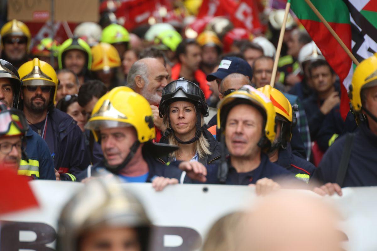 Manifestación en Madrid por una regulación estatal consensuada para los bomberos