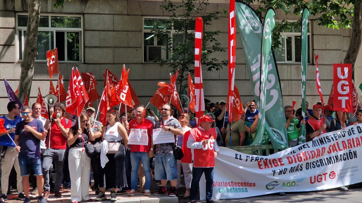 Éxito en la concentración para la subida salarial del Personal Civil del Ministerio de Defensa