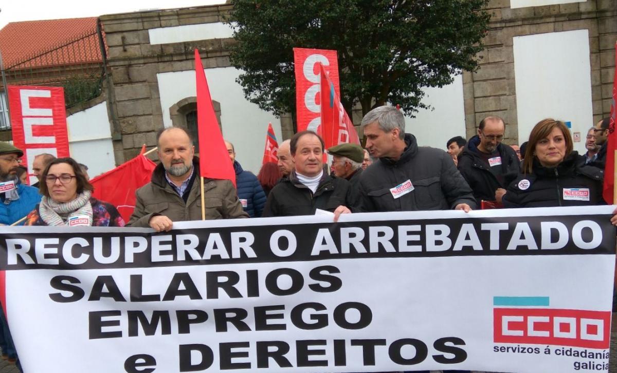 Pancarta "Recuperar Lo Arrebatado" en Ferrol