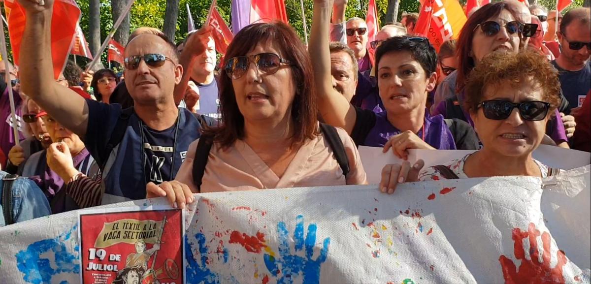 Concentración de los y las trabajadoras del textil en octubre de 2018 por un convenio digno