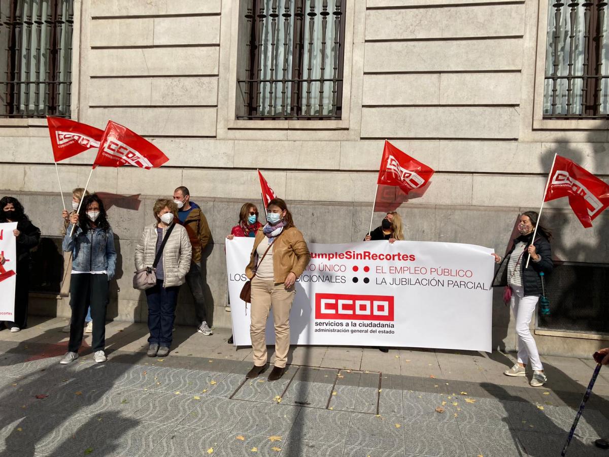 En Santander frente a Delegación de Gobierno de Cantabria #CumpleSinRecortes