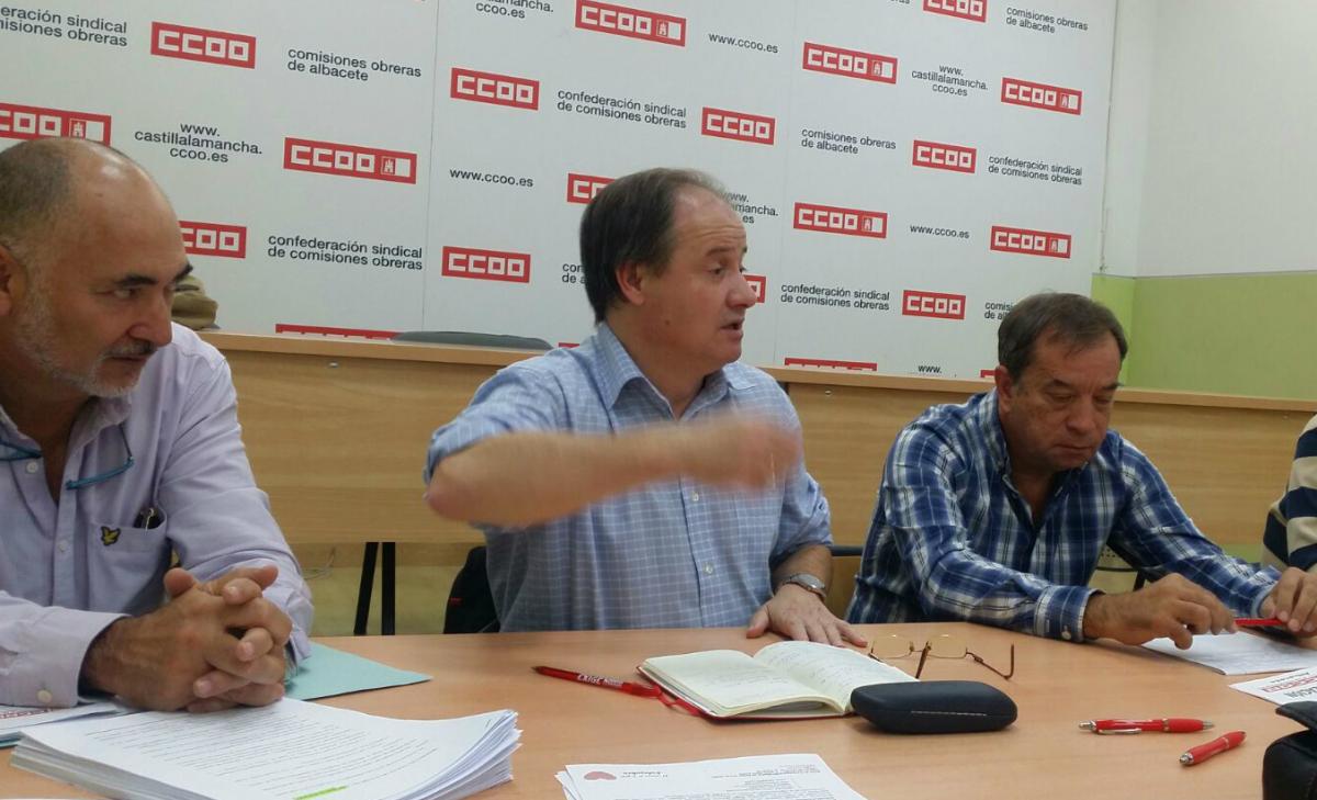 El Coordinador del Sector en Castilla la Mancha, Jesus Calvo (a la izq),  junto a José Manuel Vera y Juan Zamora