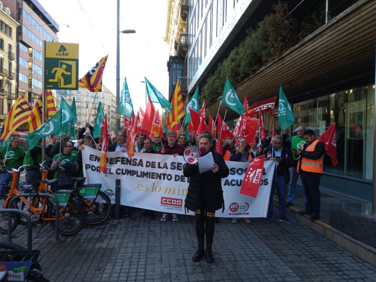 Concentración de trabajadoras y trabajadores de la Seguridad Social de Barcelona