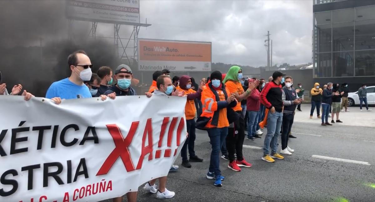 Los trabajadores de Alu Ibérica impidieron que los vehículos salieran de la ciudad