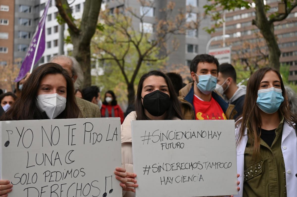 Concentración frente al Ministerio de Ciencia e Innovación, en Madrid, contra la reforma de la Ley de Ciencia.