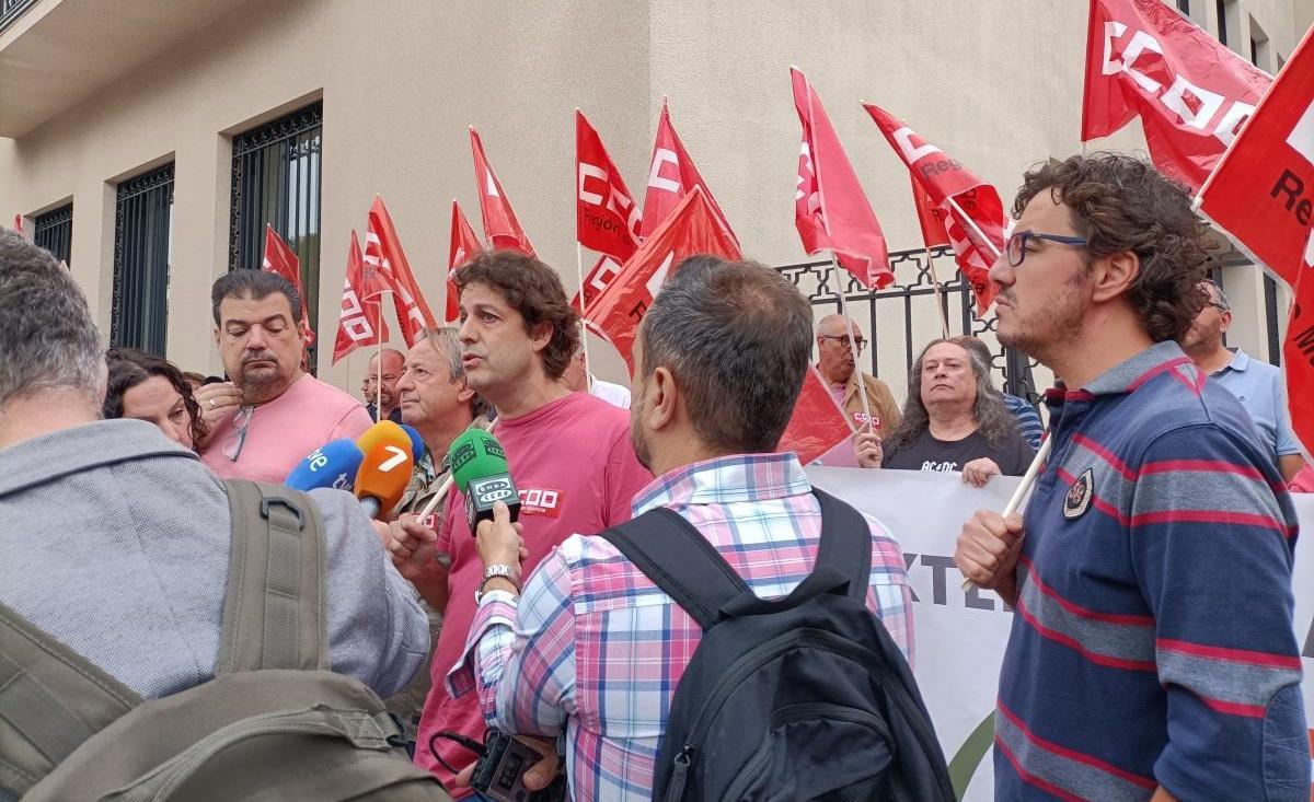 Concentracin frente a la Delegacin del gobierno en Murcia