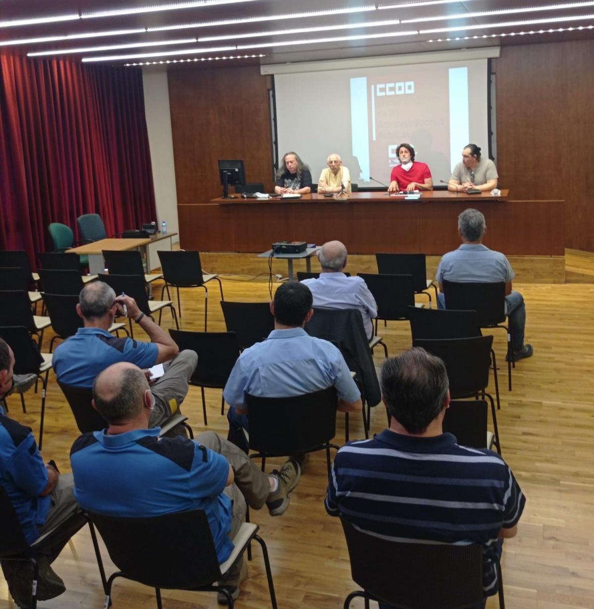 Asamblea informativa en la Confederación Hidrográfica del Júcar en Valencia.