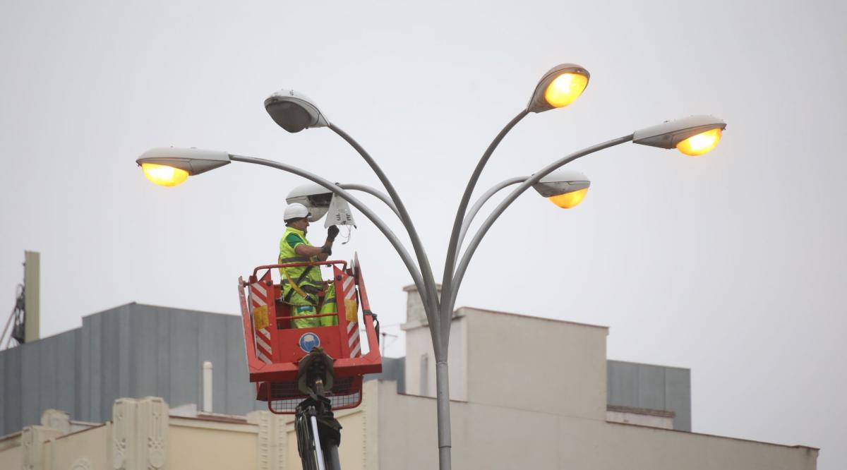Operario de iluminación en Madrid