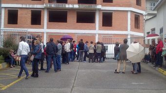 Imaxe do primeiro dos paros organizados polo cadro de persoal da empresa téxtil Viriato (Ordes)