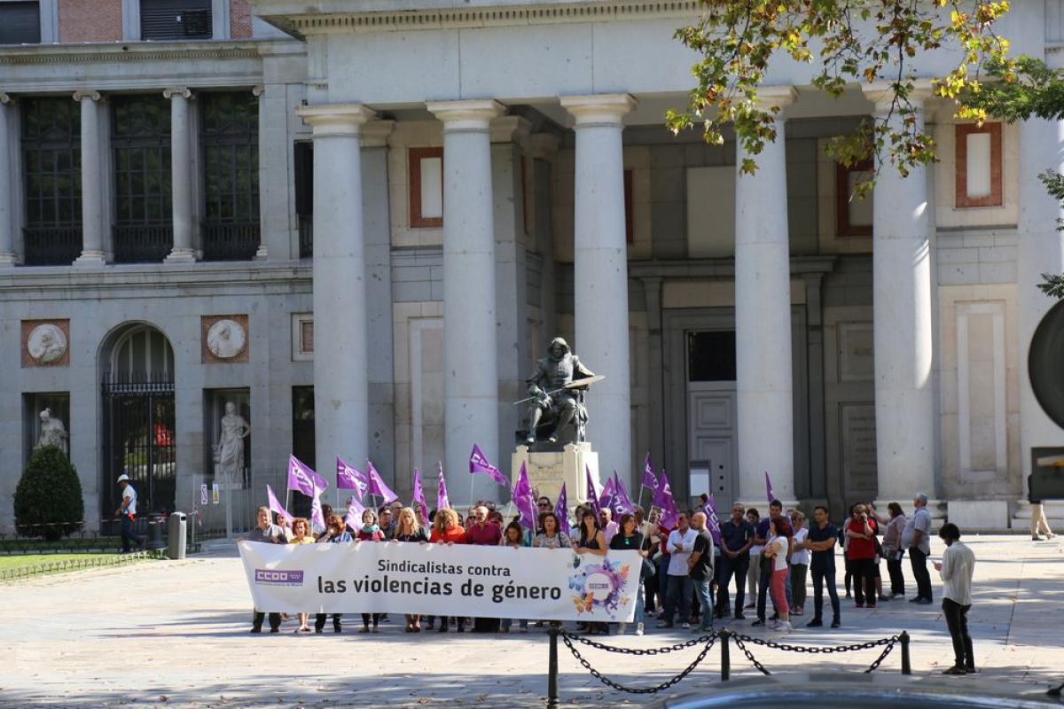 Concentracion de repulsa por el asesinato una mujer por violencia machista
