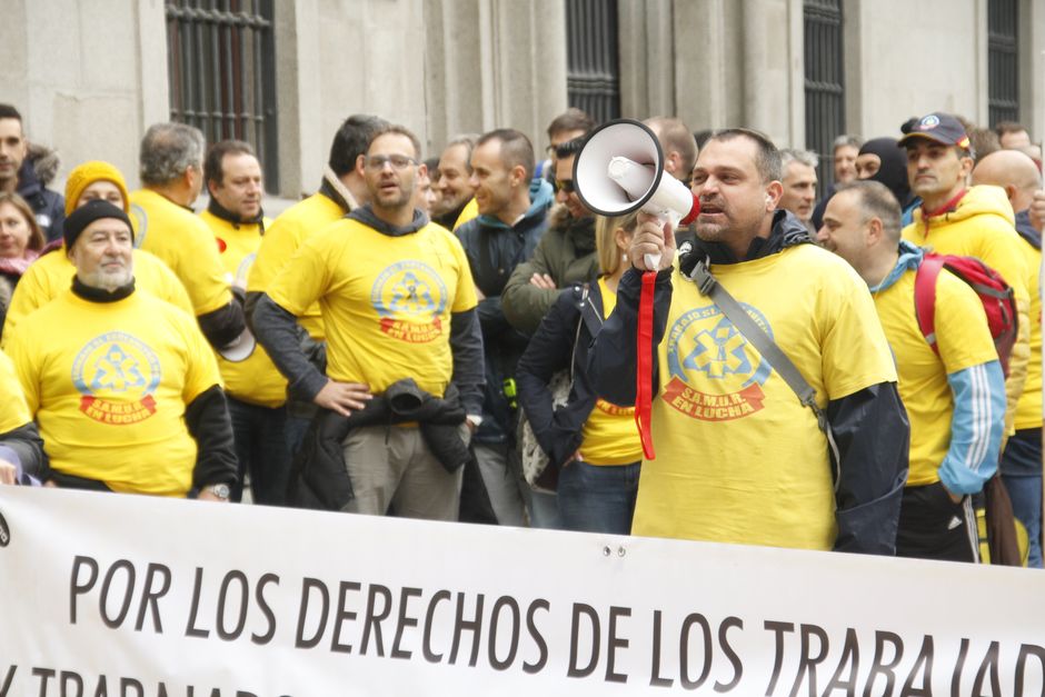 Concentración de la plantilla del SAMUR en la Plaza de la Villa de Madrid