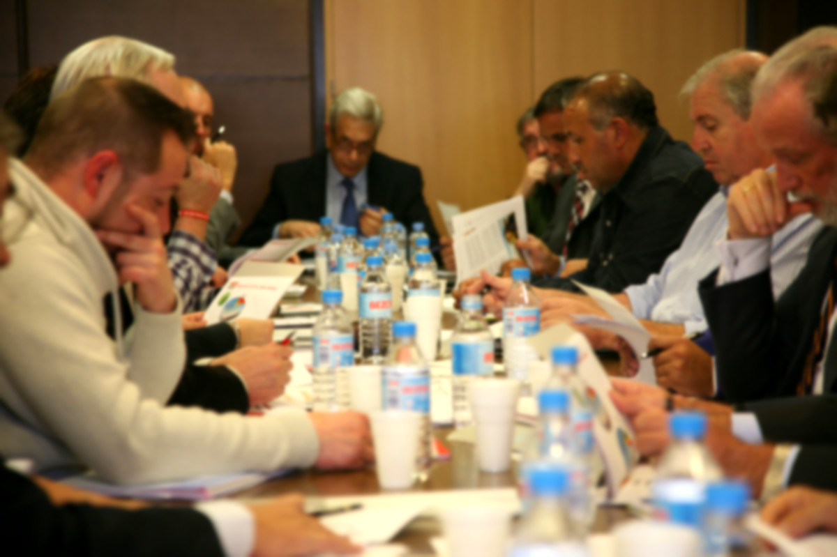 Reunión de CCOO de Industria y ANFAC con una amplia delegación argentina del auto