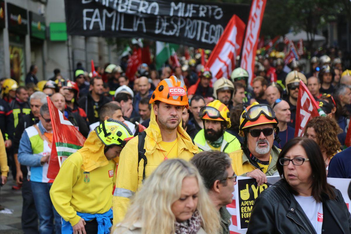 Manifestación en Madrid por una regulación estatal consensuada para los bomberos