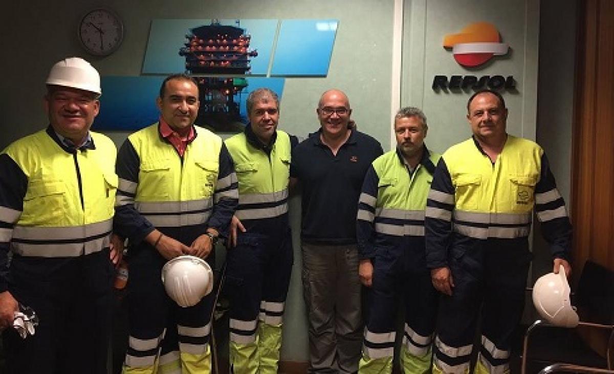 En la imagen, la amplia delegación de CCOO que recorrió las instalaciones de Repsol Tarragona