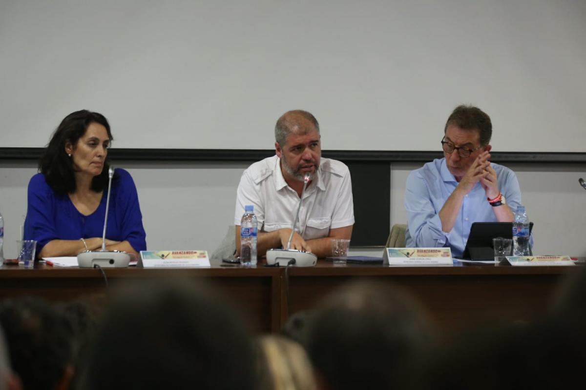 Sesión inaugurla en la Escuela Sindical
