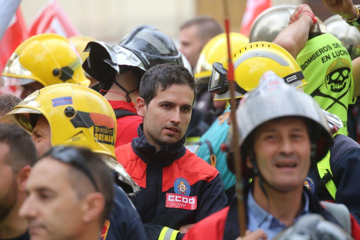 Manifestación en Madrid por una regulación estatal consensuada para los bomberos