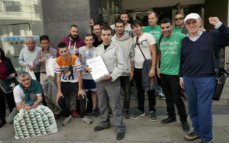 Más de 9.000 firmas por el mantenimiento del ciclo formativo de FP de Automoción en el IES Carlos María Valcárcel