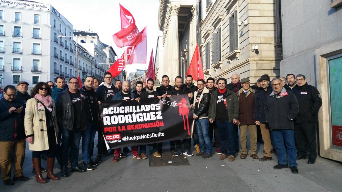 Concentración de #AcuchilladosRodríguez a las puertas del Congreso