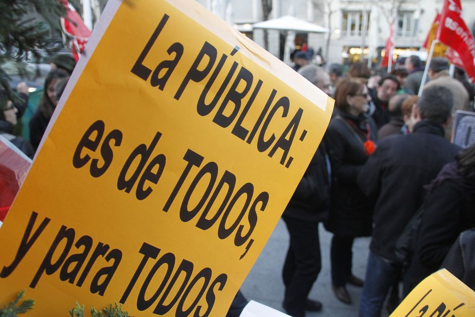 Concentración contra la LOMCE y las reformas educativas