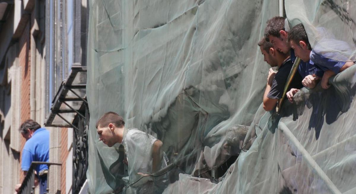 Obreros en la rehabilitación de un edificio