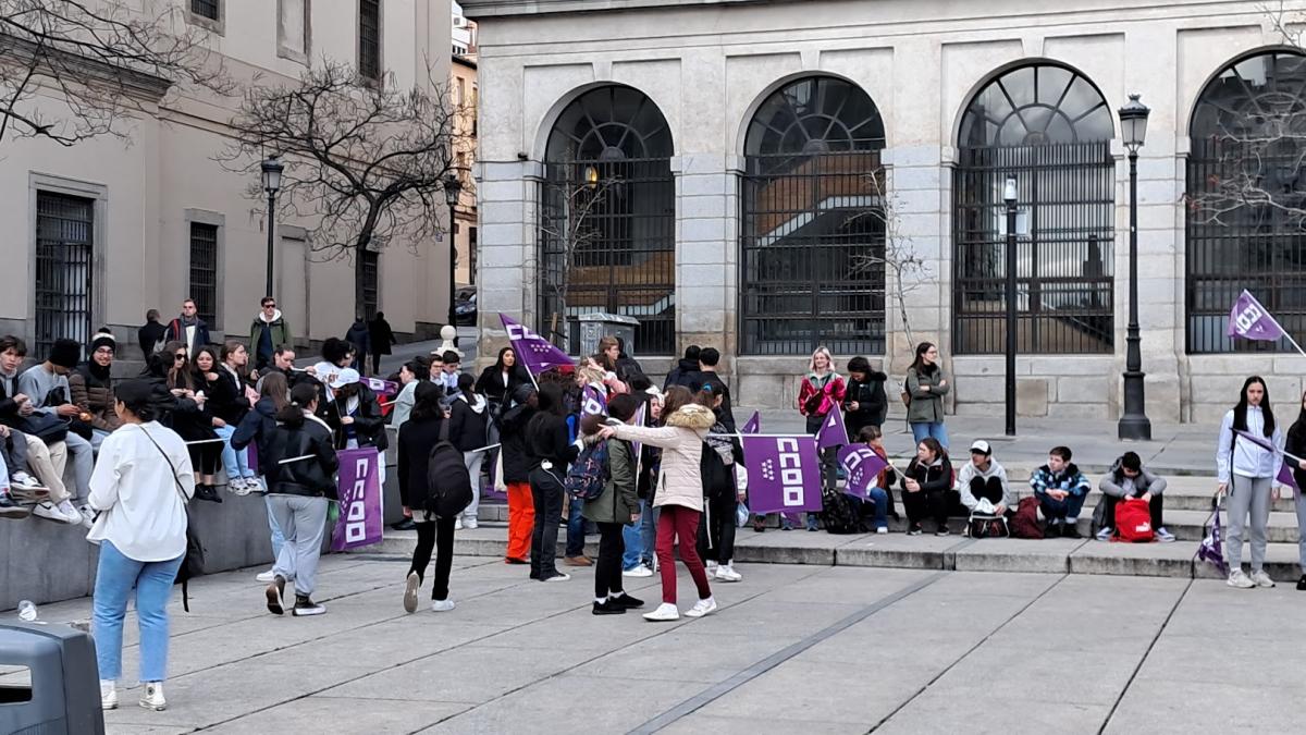 Concentración 8M en la Plaza del museo Reina Sofía de Madrid