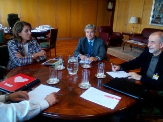 La directora general de Industria junto a la delegación de CCOO en la reunión de ayer