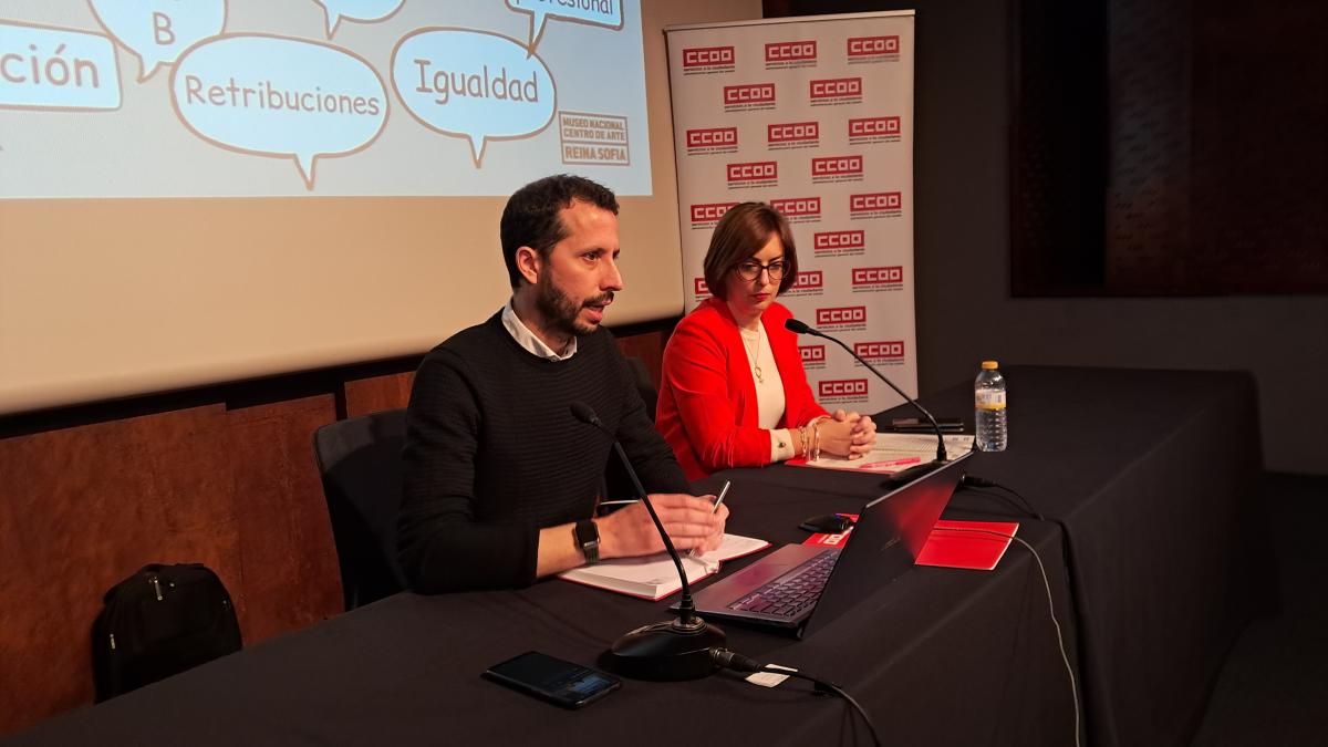 Eli Fernández y Javi Martínez de CCOO han anunciado en rueda de prensa celebrada este lunes en el Museo Nacional Centro de Arte Reina Sofía que el sindicato emprenderá movilizaciones en la AGE